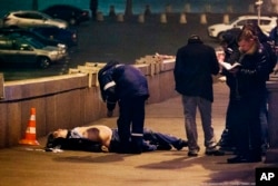 俄罗斯主要的反对党领袖、前副总理鲍里斯·涅姆佐夫星期五晚上在莫斯科市中心一座桥上遭枪杀身亡。