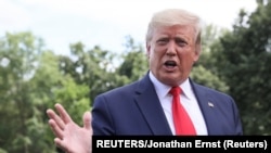 美国总统特朗普离开白宫前往佛罗里达州奥兰多开启竞选活动前，接受记者采访。(2019年6月18日)。