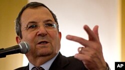 以色列国防部长巴拉克对媒体发表谈话