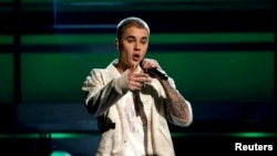 جاستین بیبر - مراسم اهدا جوائز بیل‌بورد ۲۰۱۶