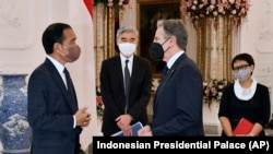 Indonesian President Joko Widodo talks with U.S. Secretary of State Antony Blinken during their meeting at Merdeka Palace in Jakarta, Indonesia, Monday, Dec. 13, 2021. (Agus Suparto, Indonesian Presidential Palace via AP)