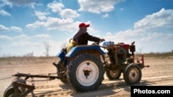 Farmers who spoke to VOA Studio 7 in Victoria Falls, Mutare, Masvingo, Gwanda and Goromonzi said they have started preparing their fields for the rain season. 