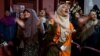 Women clap and chant as presidential hopeful Abdel Moneim Aboul Fotouh enters the conference hall in Cairo, May 15, 2012 (Yuli Weeks/VOA).