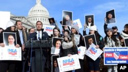 德克萨斯州民主党联邦众议员卡斯特罗在在国会山召开记者会，支持《童年入境者暂缓遣返计划》(2018年1月19日)