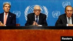 美国国务卿克里(左)9月13日与联合国特使卜拉希米(中)和俄罗斯外长拉夫罗夫9月13日在日内瓦。