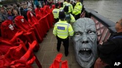 تظاهرات فعالان محیط زیست در لندن