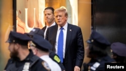 在纽约曼哈顿刑事法庭宣布有罪判决后，前总统特朗普出现在媒体前。(2024年5月30日)