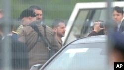 2023年5月20日，乌克兰总统泽连斯基抵达广岛机场，出席在日本广岛举行的七国集团会议。