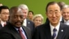 Ban Ki-moon, Secrétaire général de Nations unies, à droite, et Joseph Kabila, président de la RDC, au siège des Nations unies, à New York, 27 septembre 2012.