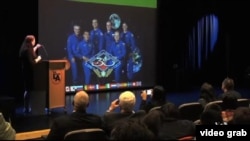 NASA Links Students to Astronauts 