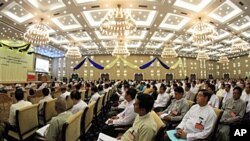 နေပြည်တော်တွင် ကျင်းပသည့် စီးပွားရေးနှင့် ဖွံ့ဖြိုးရေးဆိုင်ရာ အလုပ်ရုံ ဆွေးနွေးပွဲ တက်ရောက်ကြသူများ။ သြဂုတ် ၁၉၊ ၂၀၁၁။