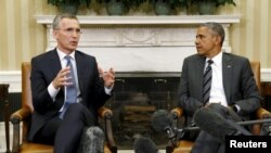 Predsednik Obama i generalni sekretar NATO-a Jens Stoltenberg u Ovalnoj kancelariji Bele kuće 26. maja 2015. 