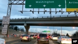 2019年1月28日凌晨政府开门第一天华盛顿I-395公路上班车流。