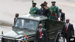 Nigerian President Goodluck Jonathan waves to the crowd during the 50th anniversary celebrations of Nigerian independence, in Abuja, Nigeria, 1 Oct 2010