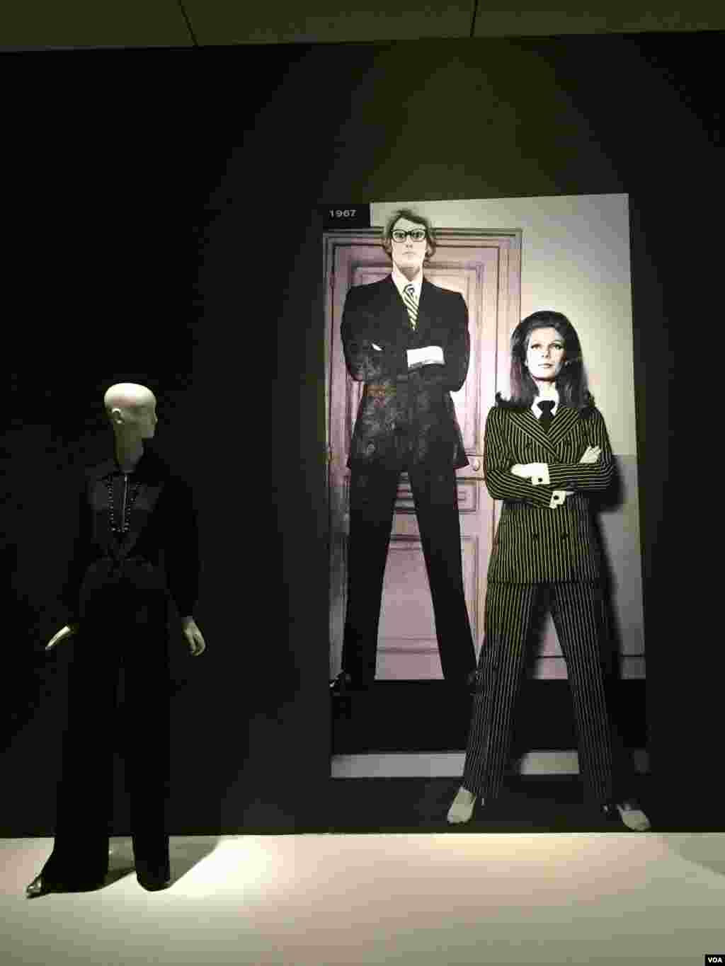 نمایشگاه تاریخچه ایو سن لوران طراح مد فرانسوی