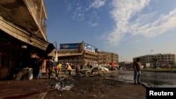 1月15日工作人员在清理爆炸现场