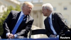 پرزیدنت ترامپ و جف سشنز، وزیر دادگستری و دادستان کل آمریکا