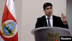 Alvarado recibirá la cinta presidencial de manos del mandatario saliente Luis Guillermo Solís, en cuyo gobierno (2014-2018) fungió como ministro de Desarrollo Social y de Trabajo.