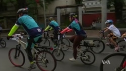 Cyclists and Volunteers Collect Trash in the Philippines Before World Environment Day