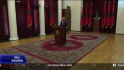 Presidenti Meta kritika ndaj qeverisë për mbajtjen e detyruar të maskava