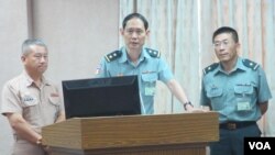 台湾国防部官员在立法院接受质询（美国之音张永泰拍摄）