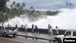 飓风在夏威夷科纳带来的巨浪