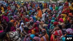 Haawwanii fi ijoollee Mooyyalee baqatanii kaambii Soomarreetti daarii Kenyaa fi Itoophiyaa jidduu jiru irratti gargaarsa koree Fannoo Diimtuu Keneyaa eegatan keessaa haga tokko. Bitootessa 19, 2018.