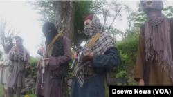 د داعش خراسان سره د کابل په غرب کې د روان وسله وال بريد په منځ کې يو طالب کمانډر دمه وکړه او غربي خبريالانو سره په خبرو کې يېسينه راوښکله او ويې ويل چې د افغانستان نوي واکمنان به خپل مخالفين داسې ختم کړي لکه څنګه چې يې نيټو مجبوره کړه چې د افغانستان نه ووځي