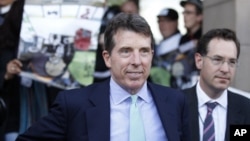 Former Barclays Chief Executive Bob Diamond leaves after giving evidence to the Treasury Select Committee at Portcullis House, central London, July 4, 2012