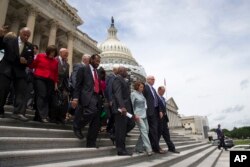 Kongre binasından ayrılan Demokrat Partililer