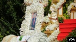 ពិធី​បូជា​ព្រះ​សព​របស់​សម្តេច​ក្រុម​ព្រះ​ ​នរោត្តម​ រណឫទ្ធិ​ នៅ​វាល​ព្រះមេរុ ​មុខ​​វត្តបុទមវតី​ រាជធានី​ភ្នំពេញ​ ថ្ងៃទី៨​ ខែធ្នូ​ ឆ្នាំ​២០២១។ (ហ៊ាន សុជាតា/វីអូអេ)