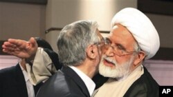 ایرانی اپوزیشن رہنما موسوی، کروبی جیل منتقل: رپورٹ