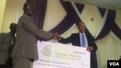 የኢትዮጵያ ንግድ ባንክ ለሶማሌ ክልል ተፈናቃዮች ከ35 ሚሊዮን ብር በላይ ድጋፍ ለገሰ