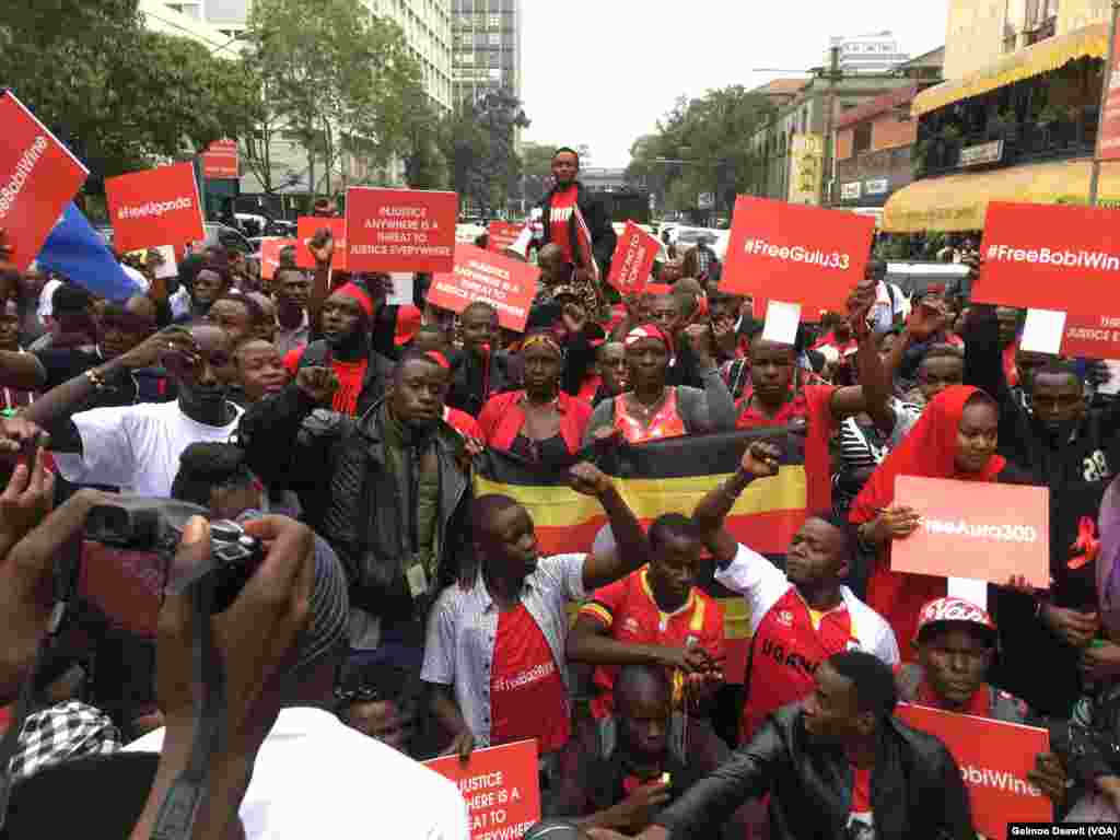 Mootummaan Ugaandaa Roobert Kiyaagulaanyii Akka Lakkisuuf Naayiroobiitti Hiriirri Gaggeeffam