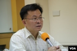 台北大学公共行政暨政策学助理教授陈耀祥（美国之音杨明拍摄）