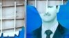 Bức chân dung bị hư xé rách của Tổng thống Syria Bashar al-Assad treo ở thành phố Qamishli, khi người Kurd ở Syria ăn mừng sự kiện thủ đô Damascus rơi vào tay các chiến binh chống chính phủ vào ngày 8/12/2024.