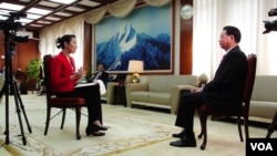 台湾外交部长吴钊燮在台北接受美国之音专访。 (美国之音钟睿哲拍摄)