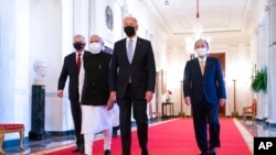 2021年9月24日，白宫东厅，拜登总统与澳大利亚总理莫里森、印度总理莫迪和日本首相菅义伟一起出席“四方”国家峰会。（美联社照片）