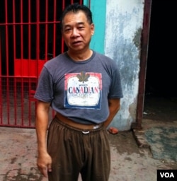 吴先生是广东梅县客家人，制革业是客家人在印度的传统行业。（美国之音朱诺拍摄，2016年10月18日）