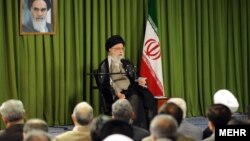 دیدار آیت الله خامنه ای با نمایندگان مجلس