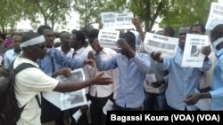 Une manifestation devant un tribunal de N'Djamena lors de la comparution fin 2016 de cinq leaders de la société civile.