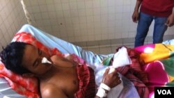 2014年1月6日，一名27岁的成衣劳工在柬埔寨首都金边一家医院接受治疗。
