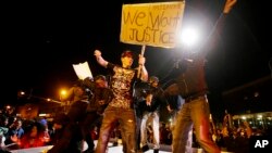 قیود بر گشت و گزار تا هنوز هم در شهر بالتیمور ایالت مریلند نافذ است.