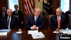 بنا بر اعلام سخنگوی وزارت خارجه آمریکا، احتمالا پرزیدنت ترامپ پیش از اعلام تصمیم، با وزیران خارجه و دفاع دولت خود دیدار می کند.