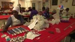 Քենիայի խեցեգործության և ուլունքագործության արտադրամասում