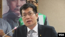 民进党立委罗致政