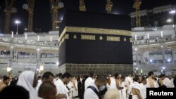 وزارت حج عربستان در عین حال تاکید کرد حضور زائران باید "در چارچوب سازوکار و موازین" مرتبط با امور برگزاری حج باشد.