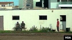 아프리카 세네갈 수도 다카르 도심의 북한 건설 노동자 숙소. 허름한 단층 건물에서 노동자들이 지내고 있다.