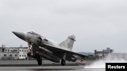 台湾空军幻象2000战机在新竹起飞参加军演。（2019年1月16日）