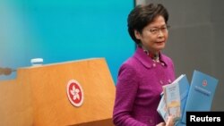 香港特首林郑月娥发表《施政报告》后出席记者会。（2020年11月25日）